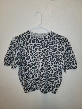 Sincerely Jules Neutral Leopard Print Knit Short Sleeve Sweater - Medium